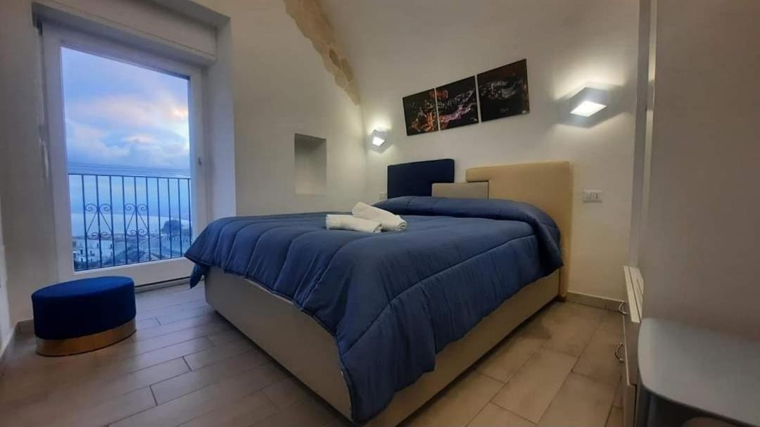 Casa Malu 15 Cin I T 0 7 1 0 3 3 B 4 0 0 0 8 8 3 3 2 *